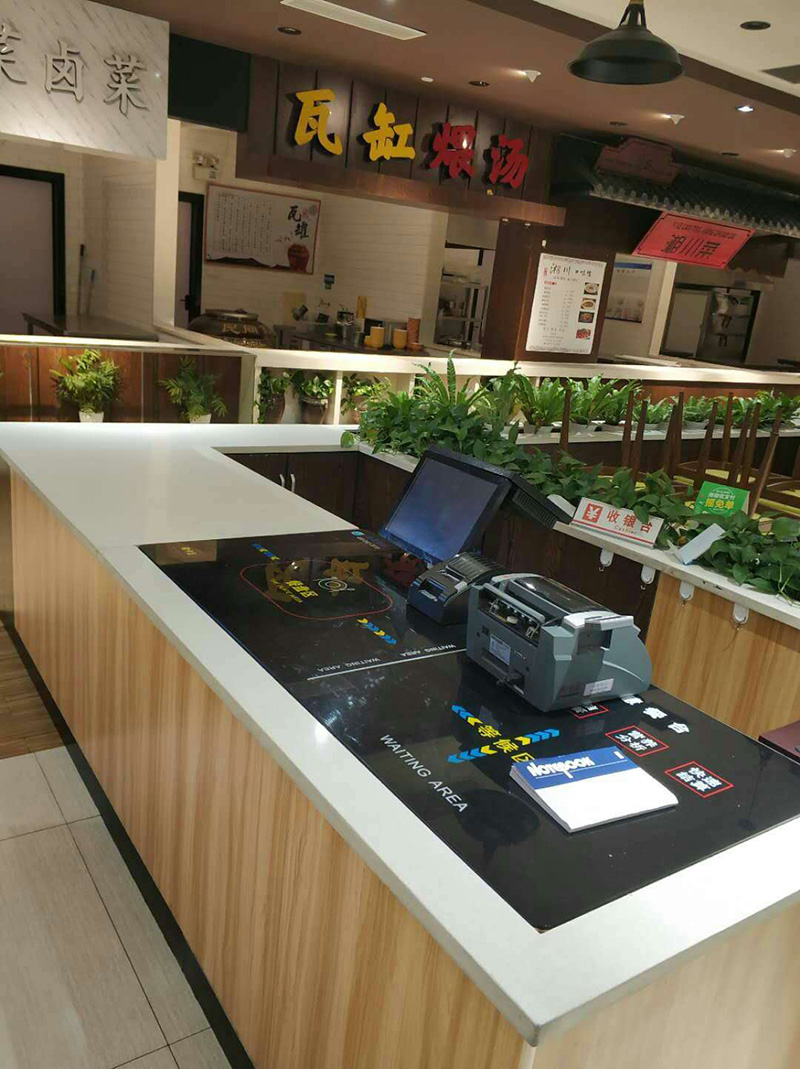 溱湖服务区智慧餐台使用现场