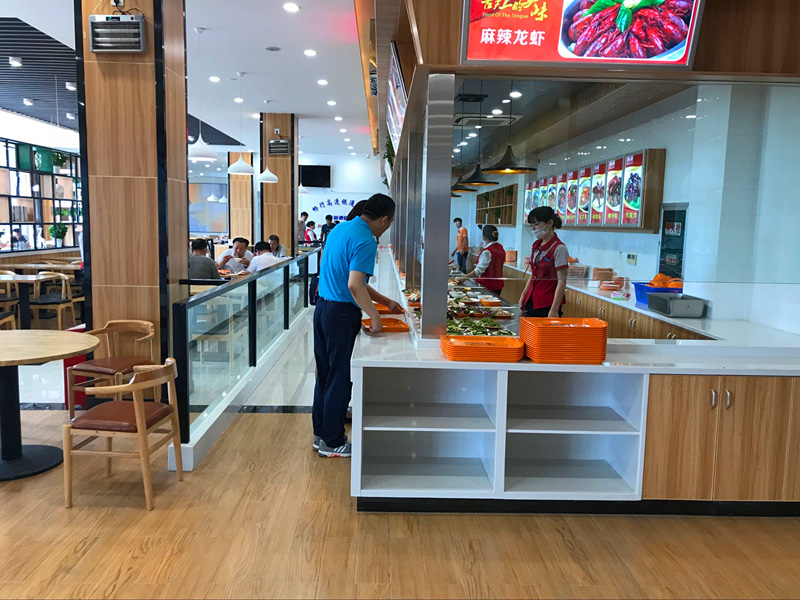 南京东庐山服务区智慧餐厅使用现场