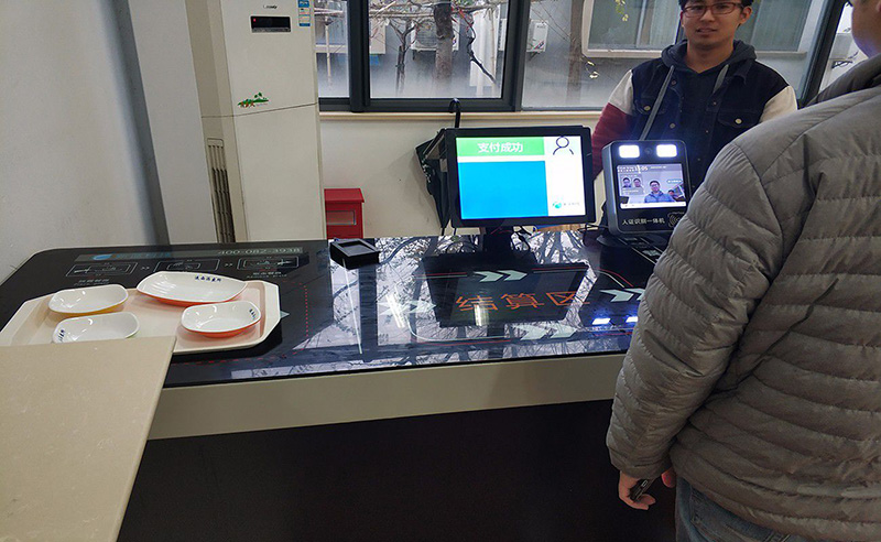 苏州市运西派出所使用我公司智慧餐台人脸识别现场